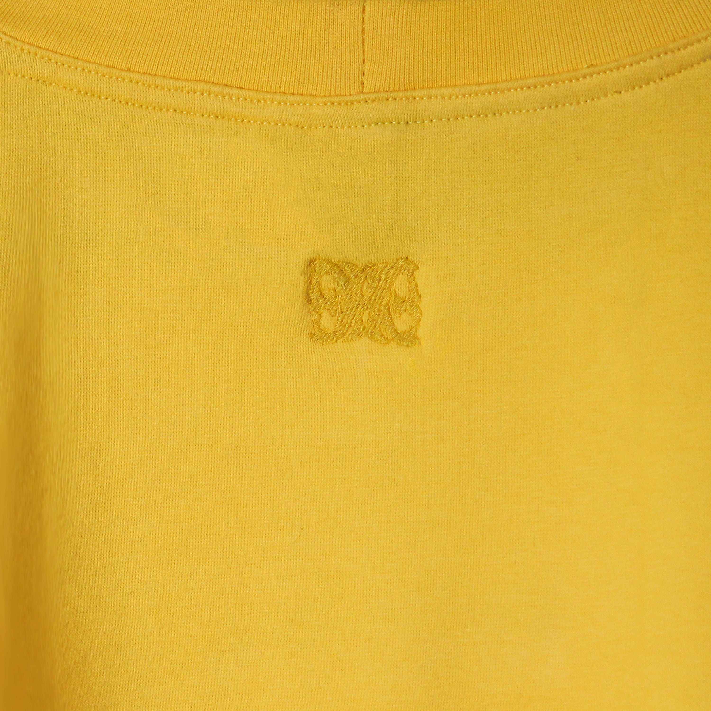 Camiseta de manga larga amarilla